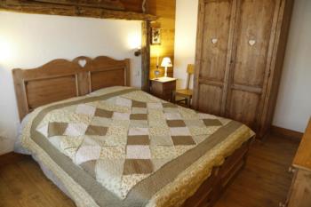 Camera di un appartamento in affitto per vacanze in relax in Carnia  