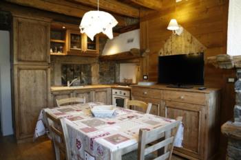 Cucina di un alloggio in affitto per degustazione prodotti tipici locali  