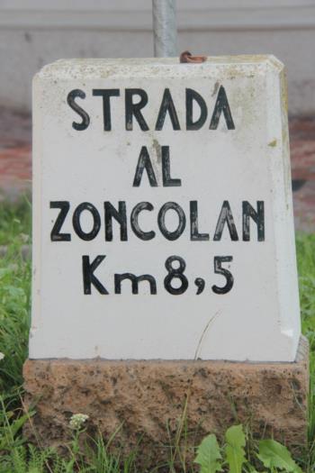 Segnaletica sulla Strada che porta al Monte Zoncolan  
