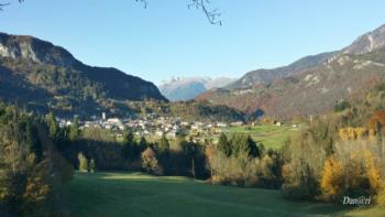 Vista da Raveo sullo sfondo Crostis e Monte Coglians 